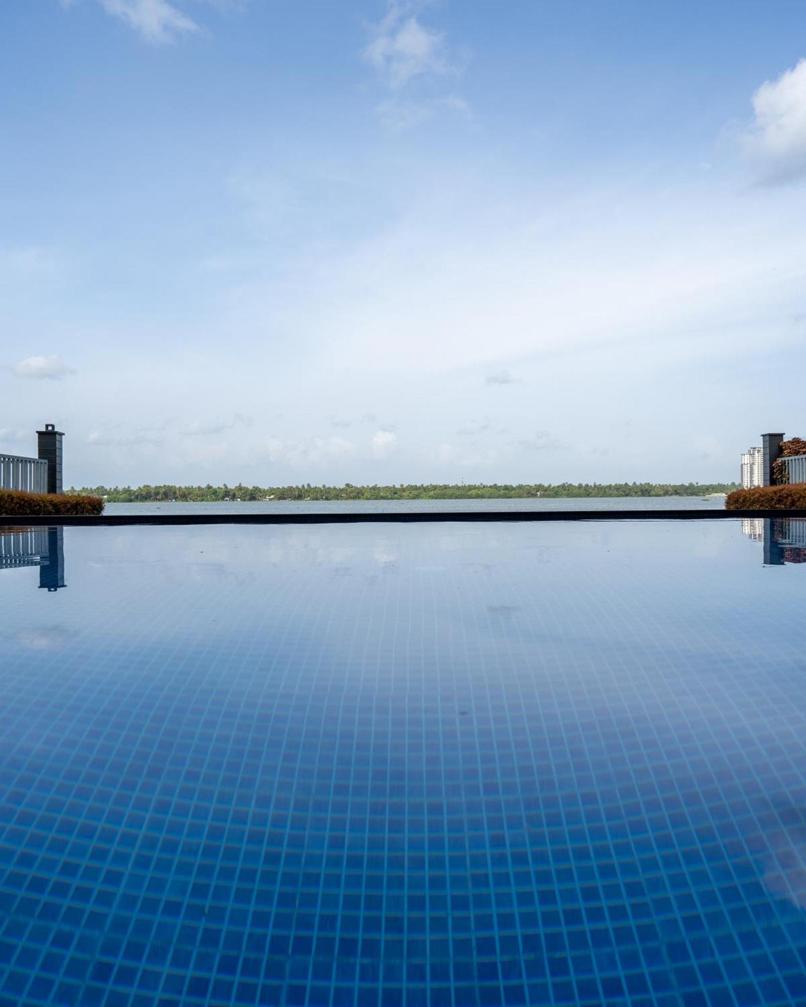Kent Baywatch Suites Kochi Kültér fotó